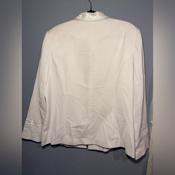 Francesca's Betini White Blazer Tailored Suit Jacket with Embroidery - Picture 7 of 9